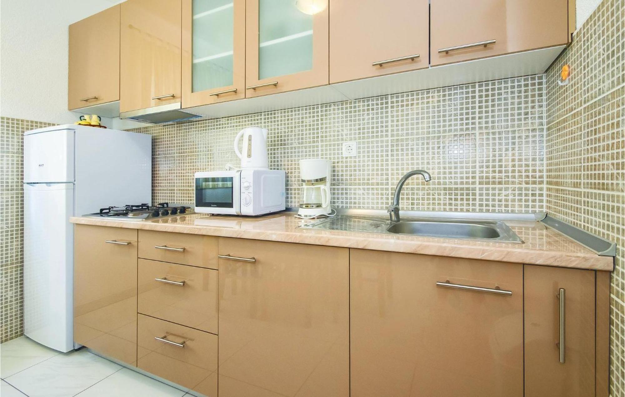 Gorgeous Apartment In Mali Rat With Kitchen Sumpetar Zewnętrze zdjęcie