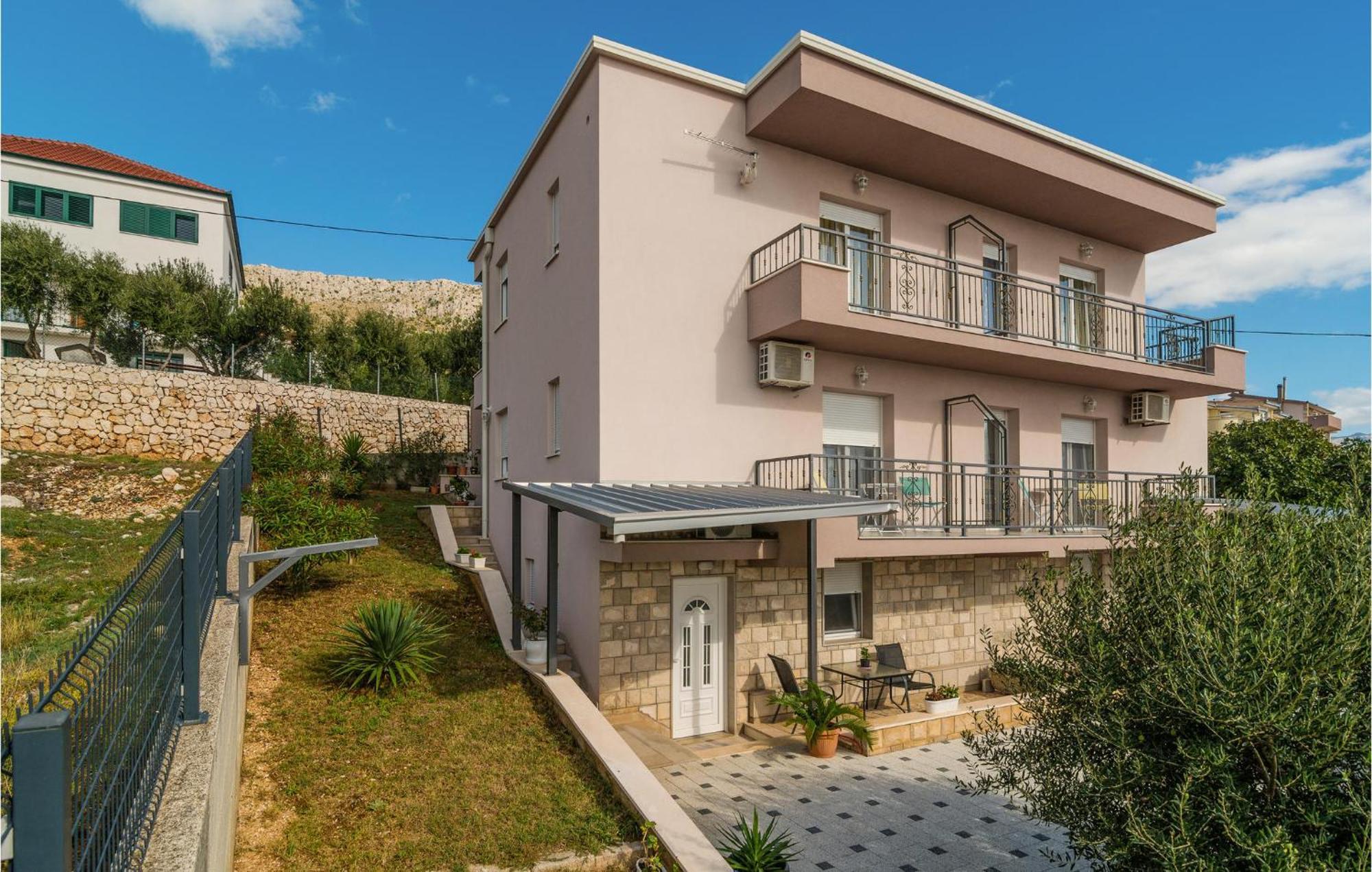 Gorgeous Apartment In Mali Rat With Kitchen Sumpetar Zewnętrze zdjęcie