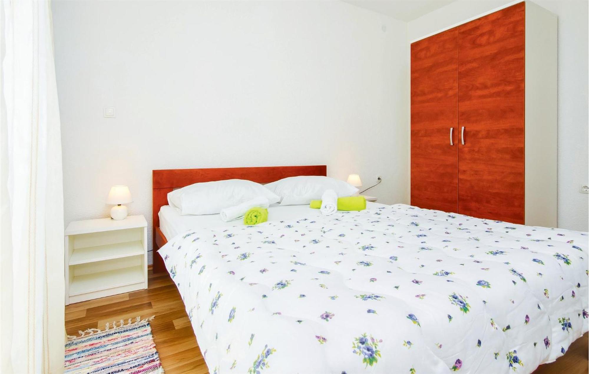 Gorgeous Apartment In Mali Rat With Kitchen Sumpetar Zewnętrze zdjęcie