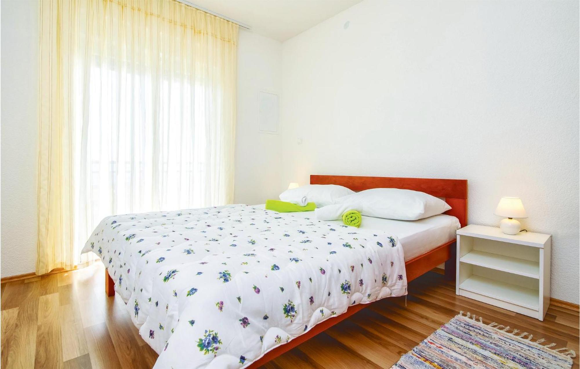Gorgeous Apartment In Mali Rat With Kitchen Sumpetar Zewnętrze zdjęcie