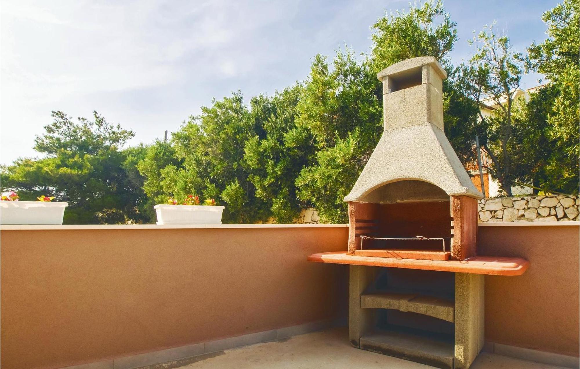 Gorgeous Apartment In Mali Rat With Kitchen Sumpetar Zewnętrze zdjęcie
